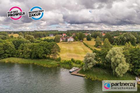 Willa z prywatnym pomostem i linią brzegową 