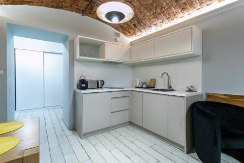 STUDIO PRZY ULICY STUDENCKA - SUTERENA - 21,96 M2