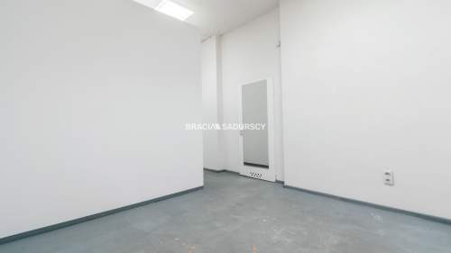 ZWIERZYNIECKA FRONTOWA WINTRYNA WEJSCIE Z ULICY 