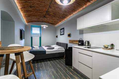 STUDIO PRZY ULICY STUDENCKA - SUTERENA - 20,53 M2