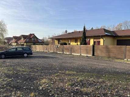 Dom wolnostojący, parterowy przy lesie