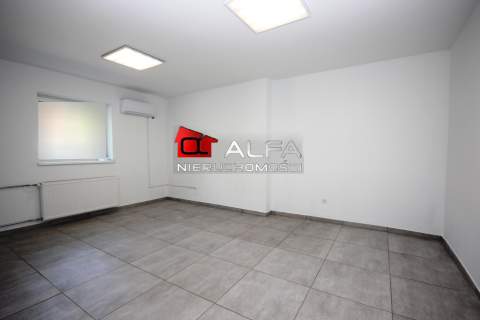 Lokal na parterze - wejście bezpośrednio z ulicy 