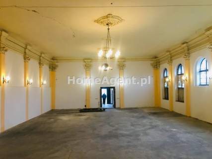 BUDYNEK W CENIE MIESZKANIA - NIESPOTYKANE WNĘTRZA