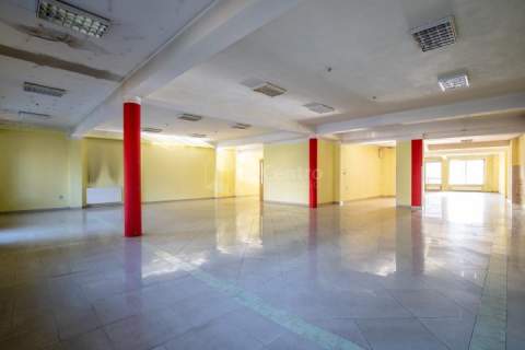 Lokal handlowo-usługowy 210m2. Długa 19A.