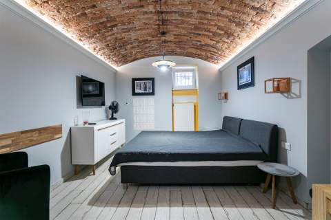 STUDIO PRZY ULICY STUDENCKA - SUTERENA - 25,54 M2