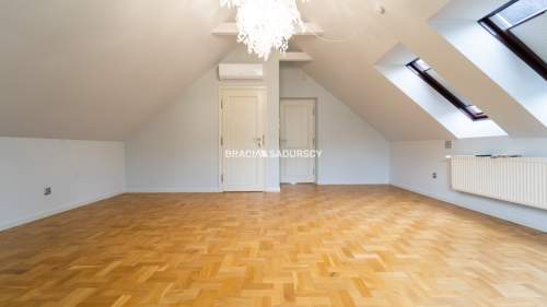 Na wynajem Rezydencja, Wola Justowska/wysoki stand