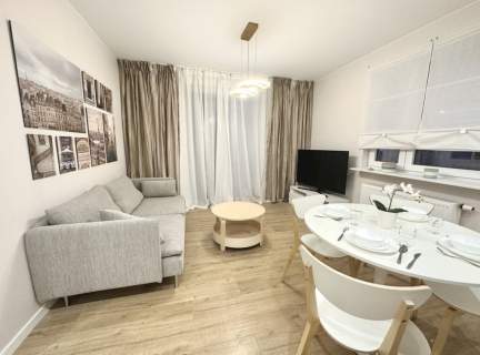 MIESZKANIE NA SPRZEDAŻ-3 POKOJE-PŁASZÓW-45M2