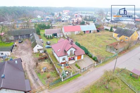 Przestronny dom z dużą działką w malowniczej okolicy