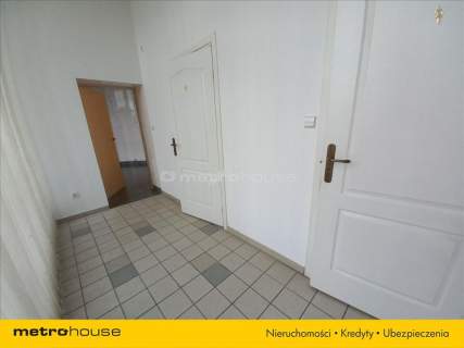Lokal na biuro lub salon sprzedaży, z parkingiem