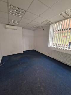 Lokal handlowo-usługowy na wynajem w centrum Konina 138m2