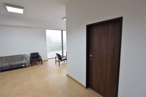 Biura - 3 pomieszczenia - 96 m2- parking, ochrona