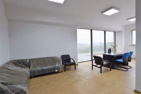 Biura - 3 pomieszczenia - 96 m2- parking, ochrona