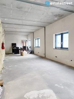 Lokal z dużym parkingiem / gabinety, biura