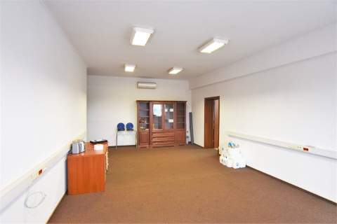 Biura - 3 pomieszczenia - 96 m2- parking, ochrona