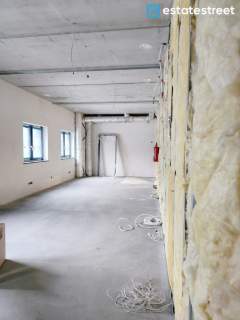 Lokal z dużym parkingiem / gabinety, biura