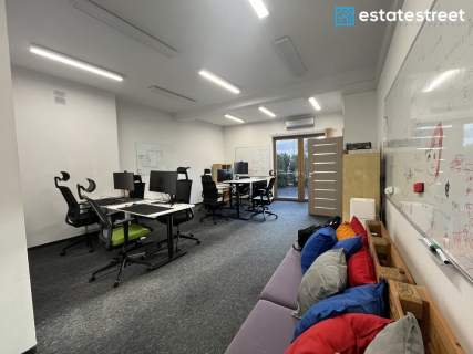 Budynek z funkcją usługową/hotelową