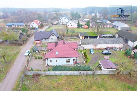 Przestronny dom z dużą działką w malowniczej okolicy