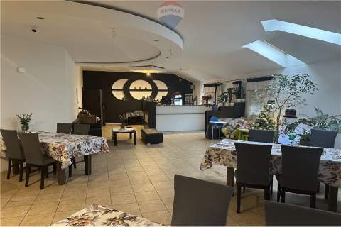 Hotel z Restauracją trasa 735 przy węźle S7