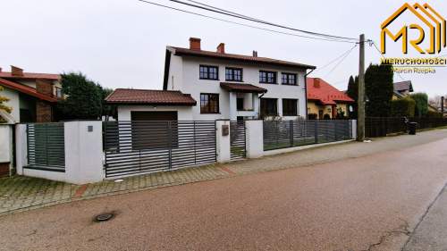 Przestronny dom w sercu Tarnowa Dzielnica Strusi