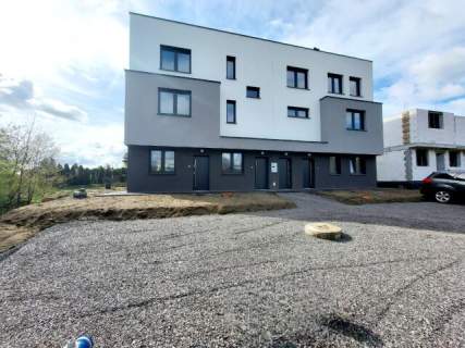 Dwupoziomowy apartament z ogrodem w Chwałęcicach