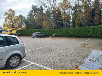 Lokal na biuro lub salon sprzedaży, z parkingiem