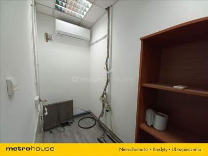 Lokal na biuro lub salon sprzedaży, z parkingiem