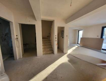 Dwupoziomowy apartament z ogrodem w Chwałęcicach