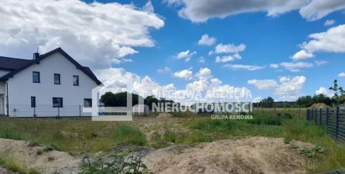 Nasłoneczniona, uzbrojona działka na Wiczlinie