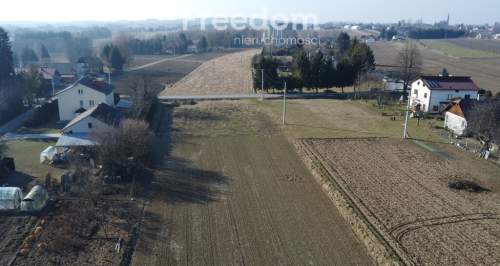 Działka budowlana z mediami w Korczynie, 1701 m2