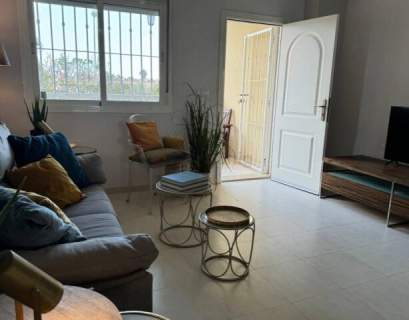 Apartament w Hiszpanii z prywatnym solarium i basenem