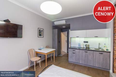 Trzy apartamenty z kuchniami i łazienkami/Salwator