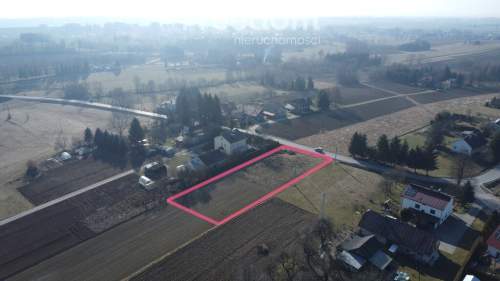 Działka budowlana z mediami w Korczynie, 1701 m2