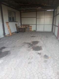 Obiekt z biurem i mieszkaniem 1 km od granicy Pilawy.