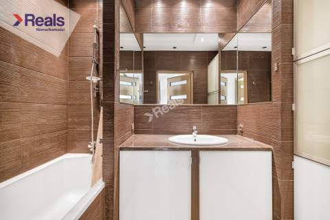 3 pokoje oddzielna kuchnia apartamentowiec Stegny