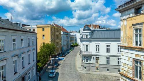 Zrewitalizowana kamienica pec winda rynek