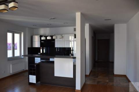 Mieszkanie w kamienicy 126 m2 na Rynku Sanockim