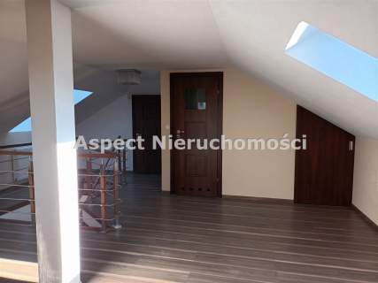 Nowoczesny dom z basenem