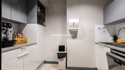 Biurowiec okolica Galerii krakowskiej