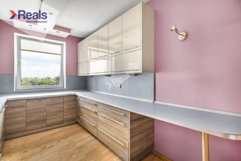 3 pokoje oddzielna kuchnia apartamentowiec Stegny