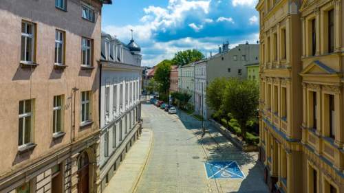 PEC kamienica po remoncie przy rynku winda