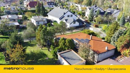 Rodzinny dom po remoncie z fotowoltaiką i garażem.