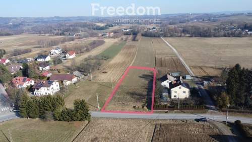 Działka budowlana z mediami w Korczynie, 1701 m2