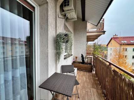 Przestronne, dwupoziomowe mieszkanie w centrum.