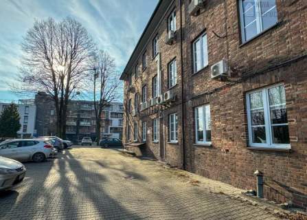 Biura 20-140m2 c.o w cenie Karolinki parking