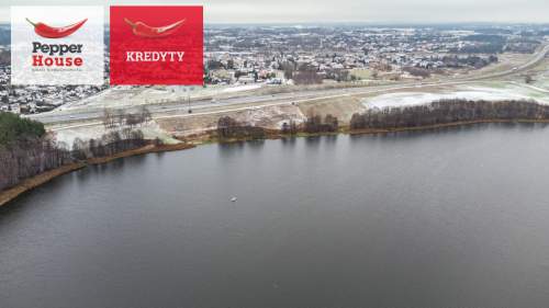 Działka nad jeziorem z linią brzegową