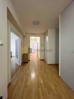Przestronny lokal 121m2 z ogrodem zimowym - Wola