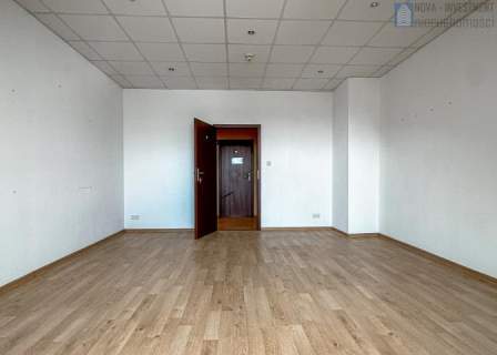 Biura 20-140m2 c.o w cenie Karolinki parking