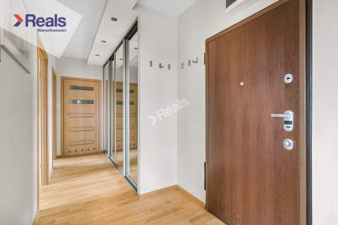 3 pokoje oddzielna kuchnia apartamentowiec Stegny