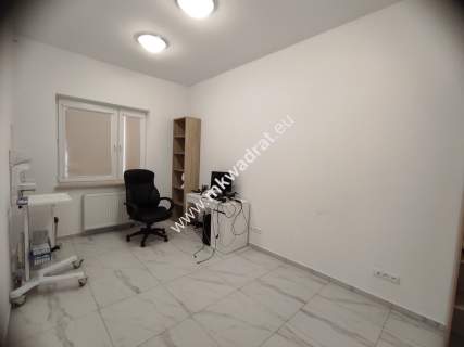 Bud. usługowy 360m2 - biura gabinety medyczn/kosm