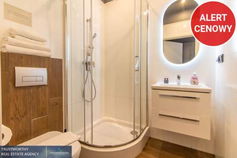 Trzy apartamenty z kuchniami i łazienkami/Salwator